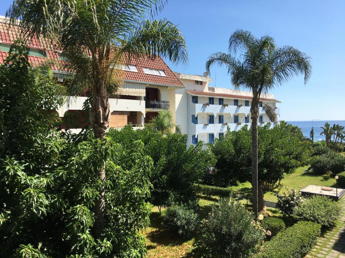 Appartamento Baia degli Dei - Living La Nike Giardini Naxos Esterno foto