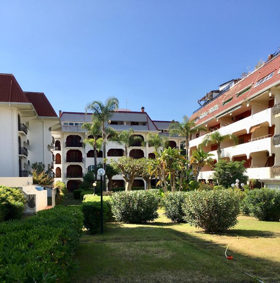 Appartamento Baia degli Dei - Living La Nike Giardini Naxos Esterno foto